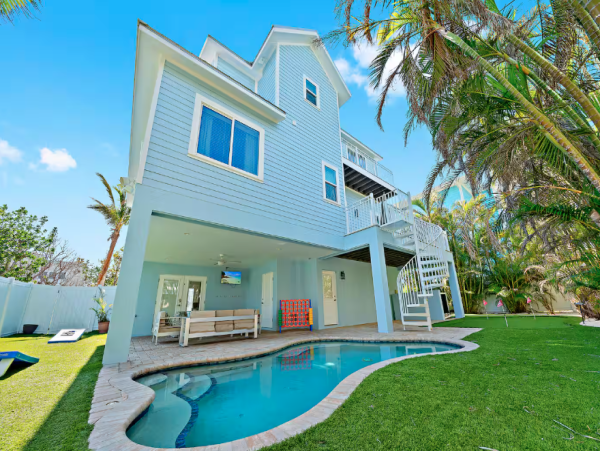 Luxurious Beach Getaway on Anna Maria Island Steps to Beach